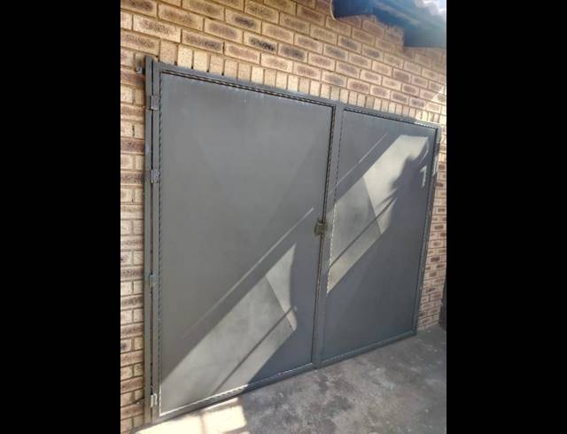2 BEDROOM HOUSE FOR SALE IN BRAM FISCHERVILLE